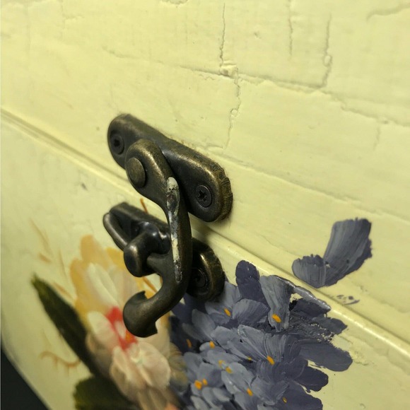 Antique-Like Small Lacquerware Box, Hand-Painted Yellow Flowers, Keepsake Chest - Picture 5 of 7